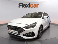Usado Hyundai i30 120 CV (88 kW) 2021 Blanco Berlina