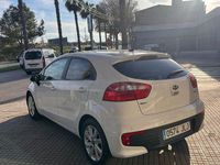 Usado Kia Rio 84 CV (61 kW) 2016 Blanco Utilitario