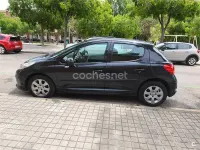 Usado Peugeot 207 90 CV (66 kW) 2007 Negro Berlina