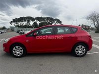 Usado Opel Astra Expression 100 CV (73 kW) 2011 Rojo Berlina