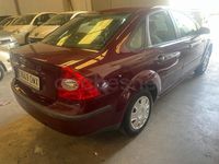 Begagnad Ford Focus Trend 100 HK (73 kW) 2005 Röd Sedan