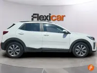 Usado Kia Stonic 100 CV (73 kW) 2022 Blanco SUV