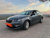 Usado Skoda Octavia Ambition 150 CV (110 kW) 2018 Gris / plata Berlina