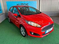 Usado Ford Fiesta Trend 100 CV (73 kW) 2014 Rojo Utilitario