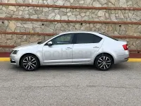 Usado Skoda Octavia Style 115 CV (84 kW) 2019 Gris / plata Berlina