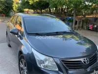 Usado Toyota Avensis Active 126 CV (92 kW) 2010 Gris / plata Familiar