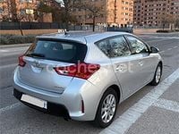 Usado Toyota Auris Live 132 CV (97 kW) 2013 Gris / plata Berlina