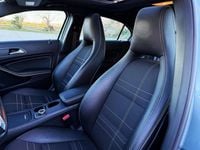 Usado Mercedes A180 Urban 109 CV (80 kW) 2015 Azul Utilitario