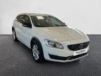 Usado Volvo V60 CC Momentum 150 CV (110 kW) 2018 Blanco Familiar