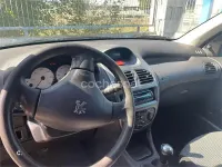 Usado Peugeot 206 70 CV (51 kW) 2004 Azul Berlina