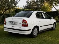 Usado Opel Astra Club 75 CV (55 kW) 2001 Blanco Berlina