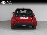 Usado Toyota Yaris Hybrid Active 116 CV (85 kW) 2024 Rojo Berlina