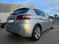 Usado Peugeot 308 Access 100 CV (73 kW) 2016 Gris / plata Berlina