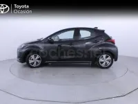 Usado Toyota Yaris Hybrid Active 116 CV (85 kW) 2025 Negro Berlina