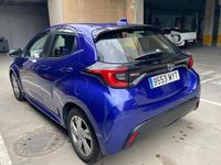 Usado Toyota Yaris Hybrid Active 116 CV (85 kW) 2025 Azul Utilitario