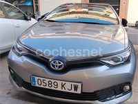 Usado Toyota Auris Hybrid Edition 136 CV (100 kW) 2018 Gris / plata Berlina