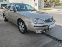 Usado Ford Mondeo Ghia 130 CV (95 kW) 2003 Gris / plata Berlina