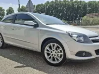 Usado Opel Astra GTC Cosmo 140 CV (102 kW) 2006 Gris Utilitario
