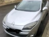 Usado Renault Mégane Dynamique 130 CV (95 kW) 2012 Gris / plata Berlina
