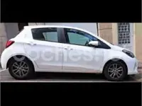 Usado Toyota Yaris Active 99 CV (72 kW) 2015 Blanco Utilitario