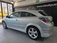 Usado Opel Astra GTC Sport 120 CV (88 kW) 2011 Gris Utilitario