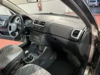 Usado Skoda Fabia 80 CV (58 kW) 2010 Gris Utilitario