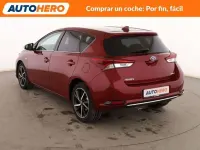 Usado Toyota Auris Hybrid Active 136 CV (100 kW) 2018 Rojo Utilitario