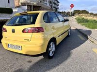 Usado Seat Ibiza 100 CV (73 kW) 2005 Amarillo Utilitario