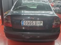 Usado VW Passat Trendline 130 CV (95 kW) 2001 Gris / plata Berlina