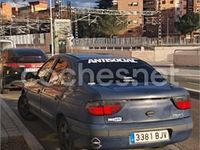 Usado Renault Mégane Expression 80 CV (58 kW) 2001 Azul Berlina