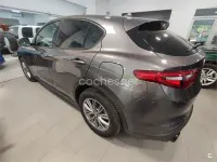 Usado Alfa Romeo Stelvio Super 190 CV (139 kW) 2022 Gris / plata SUV