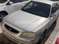 Usado Hyundai Accent GLS 102 CV (75 kW) 2002 Gris / plata Berlina