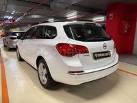 Usado Opel Astra Selective 136 CV (100 kW) 2016 Blanco Familiar