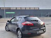 Usado Renault Mégane LIMITED 115 CV (84 kW) 2015 Gris / plata Berlina