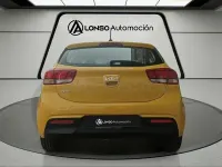 Usado Kia Rio 84 CV (61 kW) 2023 Amarillo Berlina