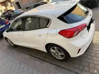 Usado Ford Focus Trend 120 CV (88 kW) 2019 Blanco Berlina