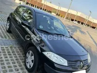 Usado Renault Mégane Dynamique 98 CV (72 kW) 2004 Negro Berlina