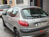 Usado Peugeot 206 70 CV (51 kW) 2002 Gris / plata Berlina