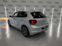 Usado VW Polo 75 CV (55 kW) 2018 Gris Utilitario