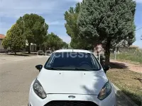 Usado Ford Fiesta Trend 100 CV (73 kW) 2013 Blanco Utilitario