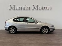 Usado Seat Leon Sport 105 CV (77 kW) 2004 Gris / plata Utilitario