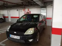 Usado Ford Fiesta Trend 100 CV (73 kW) 2004 Negro Utilitario