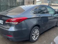 Usado Hyundai i40 115 CV (84 kW) 2016 Gris / plata Familiar