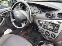 Begagnad Ford Focus Ghia 101 HK (74 kW) 1999 Silver Halvkombi