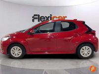 Usado Toyota Yaris Hybrid Active 116 CV (85 kW) 2023 Rojo Utilitario