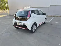 Usado Toyota Aygo X-play 69 CV (50 kW) 2015 Blanco Utilitario