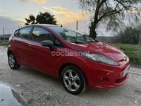 Usado Ford Fiesta Titanium 70 CV (51 kW) 2010 Rojo Utilitario