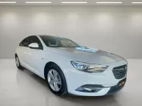 Usado Opel Insignia Selective 136 CV (100 kW) 2019 Blanco