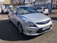 Usado Hyundai i30 Comfort 109 CV (80 kW) 2010 Gris / plata Berlina