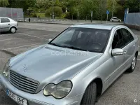 Usado Mercedes C200 Elegance 163 CV (119 kW) 2001 Gris / plata Berlina